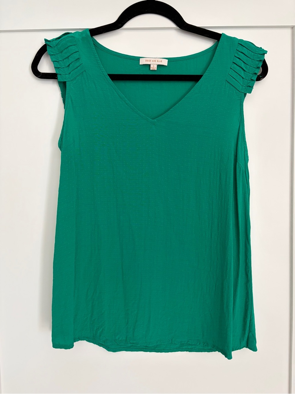 Skies Are Blue 🌲 electric emerald green Ruffle Shoulder tank blouse